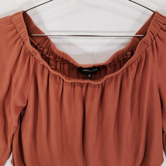 Kendall & Kylie Blouse Womens Medium Blush Off The Shoulder Casual Chic Crop Top - Picture 2 of 5